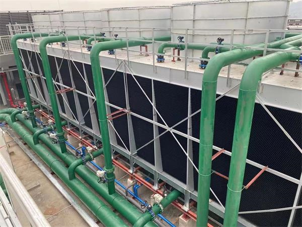 工業(yè)冷卻塔影響著冷水機(jī)(冷卻塔和冷水機(jī)連接視頻)
